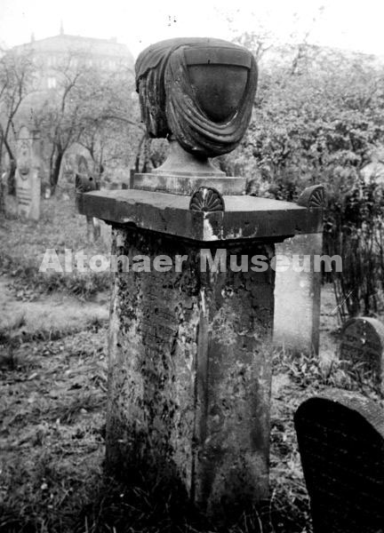 Grabmal auf dem jüdischen Friedhof in Ottensen
