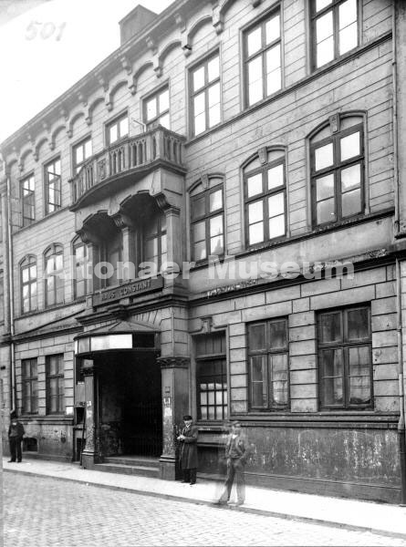 Tanzsalon "Englischer Garten" in der Großen Freiheit 83, Vorderansicht des Hauses. War bis 1925 Tanzsalon, dann Zigarettenfabrik "Constant", abgebrochen Januar 1935