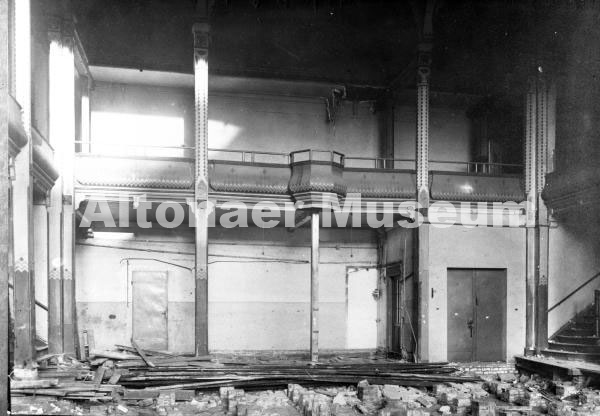 Abbruch des Tanzsalons "Englischer Garten" in der Goße Freiheit 83, 1. April 1932
"Die Kanzel". Von der Kleinen Freiheit gesehen
