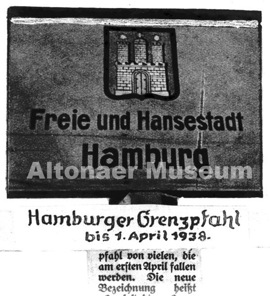 Hamburger Grenzpfahl bis 1. April 1938. Die neue Bezeichnung heißt "Hansestadt Hamburg"