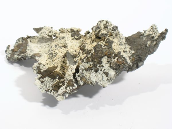 Gediegenes Blei auf Calcit mit Pyrochroit