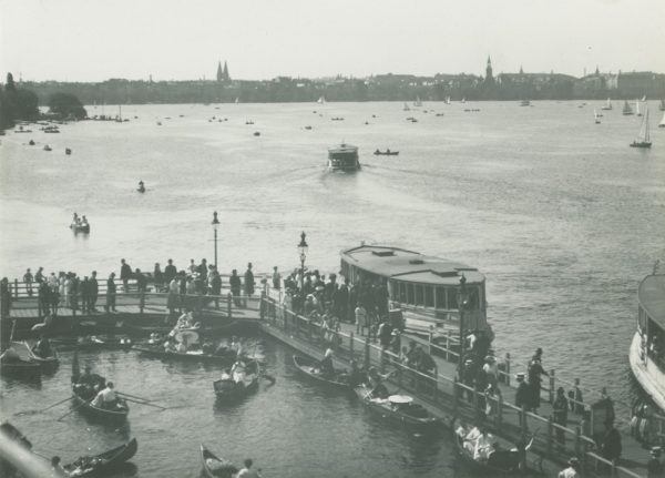 "Landungsstellen Uhlenhorst Fährhaus", Außenalster Hamburg
