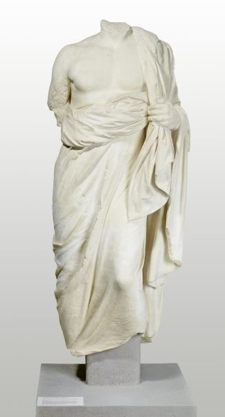 Torso einer männlichen Gewandstatue