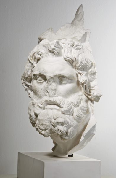 Kopf des "Nereus" von der linken Treppenwange der Westseite des Pergamonaltars