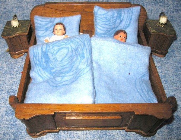 Spielzeug-Doppelbett