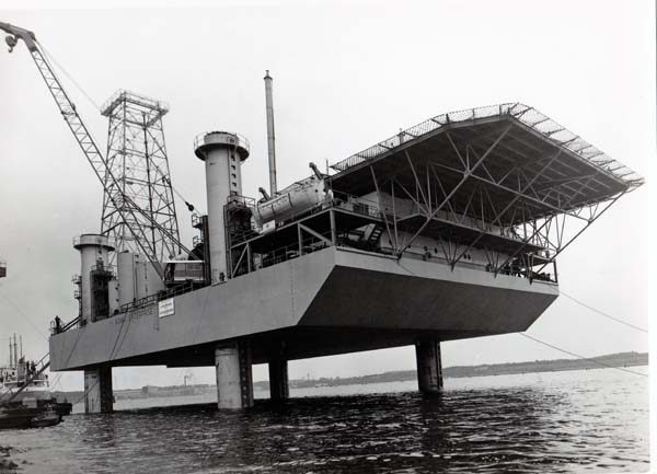 "Gutehoffnungshütte"1956, Probehub der Bohrinsel "Adam Enterprise"