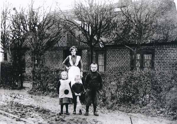 Holsteiner Str.2 um 1912, Schulhaus später Armenhaus