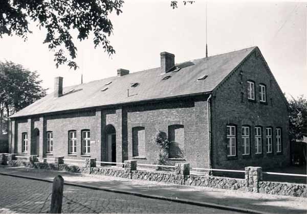 Altes Schulgebäude von 1892 an der Dorfstrasse